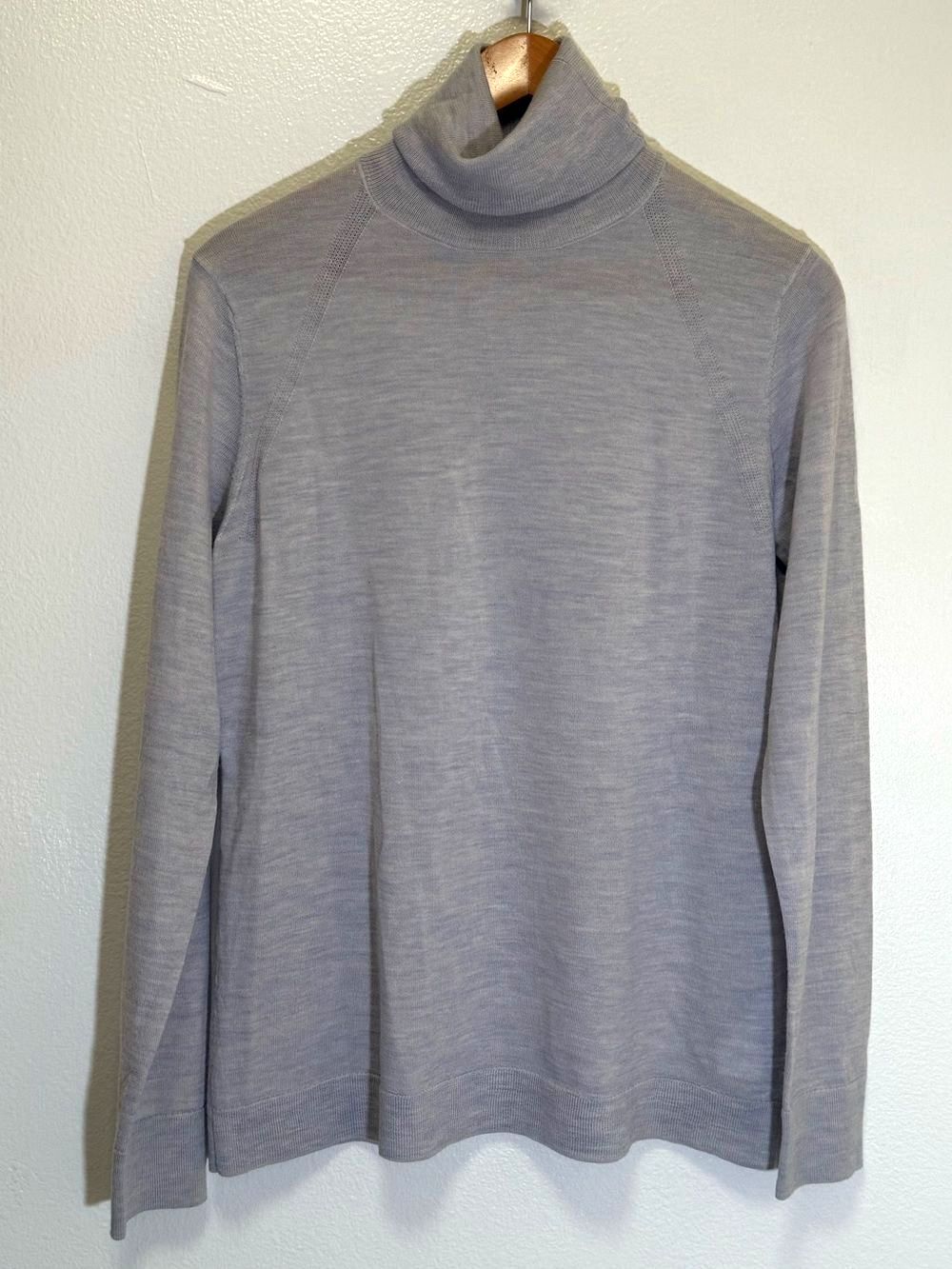 Banana Republic - Light Gray Merino Wool Extra Fine Turtle Neck Sweater - size L
